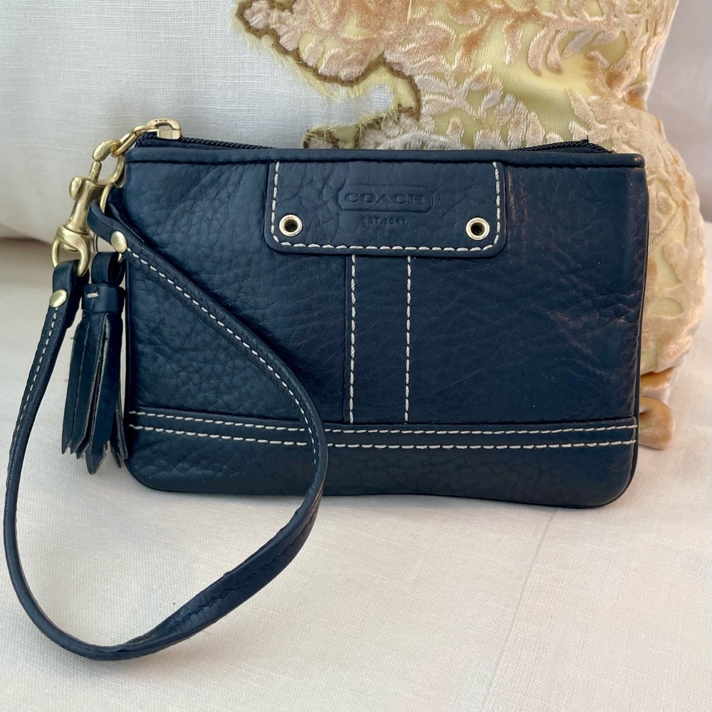 Vintage Y2K - Excellent condition Coach Black Leather Wristlet